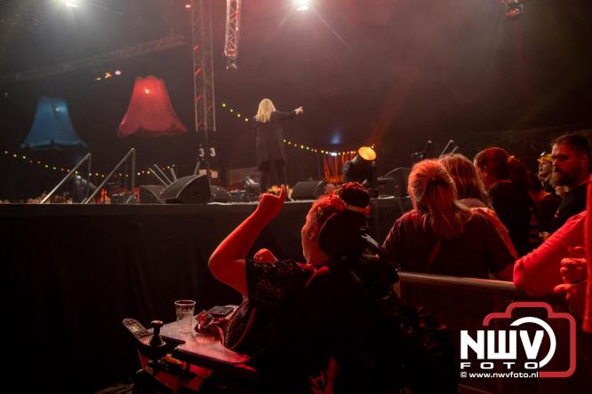 Feestknallers! Mega Piraten Festijn Oldebroek vult uitverkochte tent met oer-gezelligheid tijdens de 2025 editie. - © NWVFoto.nl