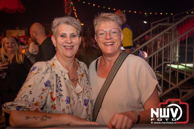 Feestknallers! Mega Piraten Festijn Oldebroek vult uitverkochte tent met oer-gezelligheid tijdens de 2025 editie. - © NWVFoto.nl