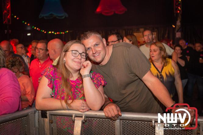 Feestknallers! Mega Piraten Festijn Oldebroek vult uitverkochte tent met oer-gezelligheid tijdens de 2025 editie. - © NWVFoto.nl