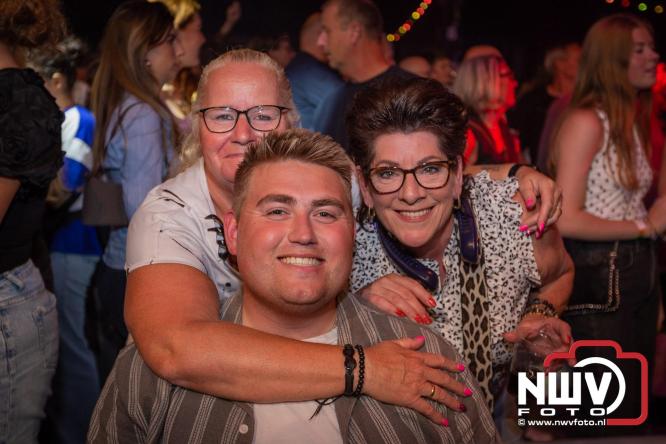 Feestknallers! Mega Piraten Festijn Oldebroek vult uitverkochte tent met oer-gezelligheid tijdens de 2025 editie. - © NWVFoto.nl