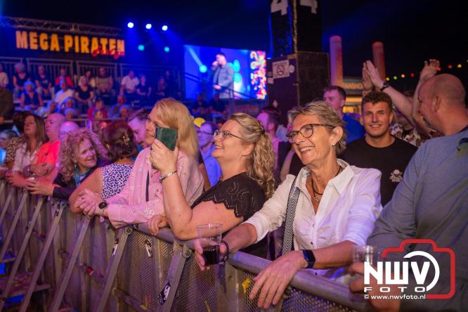 Feestknallers! Mega Piraten Festijn Oldebroek vult uitverkochte tent met oer-gezelligheid tijdens de 2025 editie. - © NWVFoto.nl