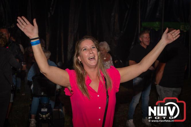 Feestknallers! Mega Piraten Festijn Oldebroek vult uitverkochte tent met oer-gezelligheid tijdens de 2025 editie. - © NWVFoto.nl