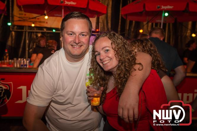 Feestknallers! Mega Piraten Festijn Oldebroek vult uitverkochte tent met oer-gezelligheid tijdens de 2025 editie. - © NWVFoto.nl