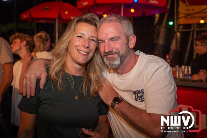 Feestknallers! Mega Piraten Festijn Oldebroek vult uitverkochte tent met oer-gezelligheid tijdens de 2025 editie. - © NWVFoto.nl