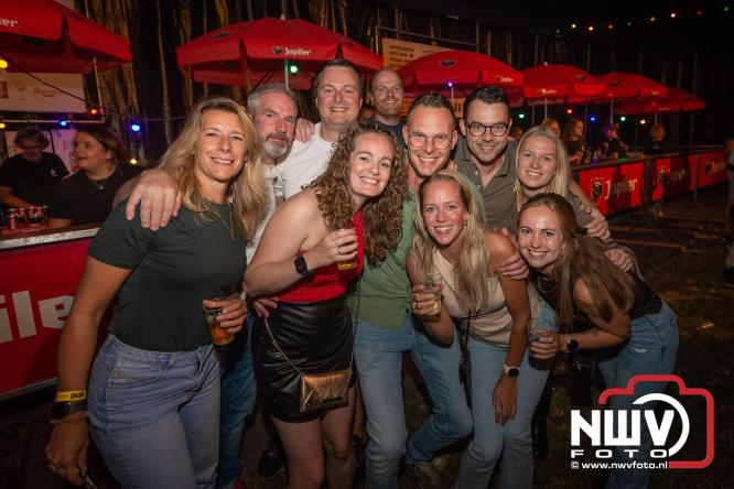 Feestknallers! Mega Piraten Festijn Oldebroek vult uitverkochte tent met oer-gezelligheid tijdens de 2025 editie. - © NWVFoto.nl