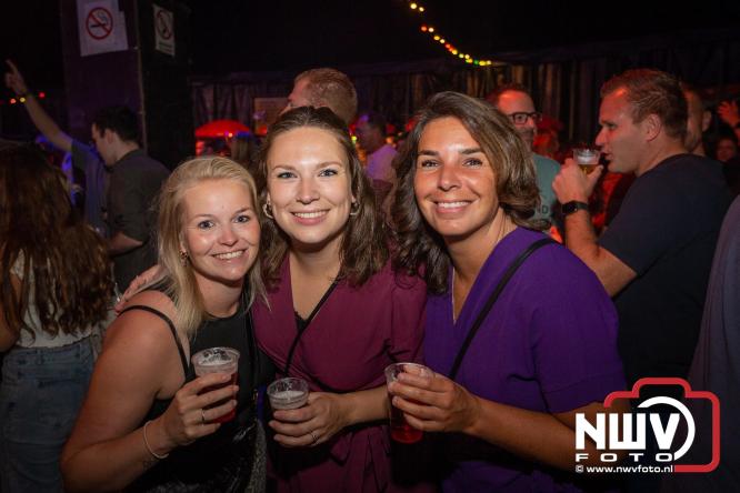Feestknallers! Mega Piraten Festijn Oldebroek vult uitverkochte tent met oer-gezelligheid tijdens de 2025 editie. - © NWVFoto.nl