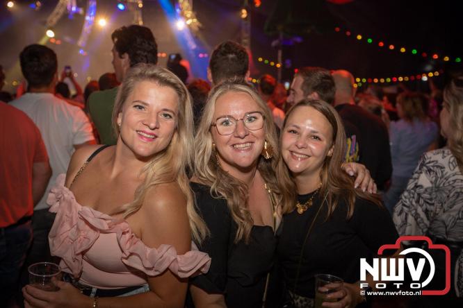 Feestknallers! Mega Piraten Festijn Oldebroek vult uitverkochte tent met oer-gezelligheid tijdens de 2025 editie. - © NWVFoto.nl