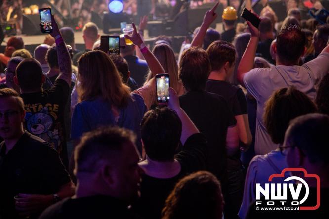 Feestknallers! Mega Piraten Festijn Oldebroek vult uitverkochte tent met oer-gezelligheid tijdens de 2025 editie. - © NWVFoto.nl