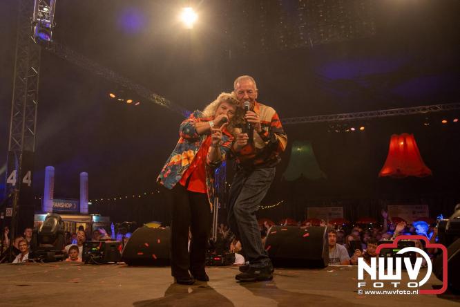 Feestknallers! Mega Piraten Festijn Oldebroek vult uitverkochte tent met oer-gezelligheid tijdens de 2025 editie. - © NWVFoto.nl