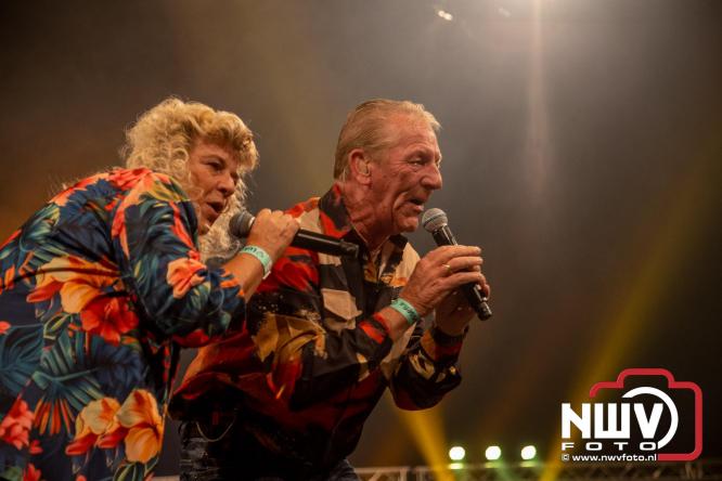 Feestknallers! Mega Piraten Festijn Oldebroek vult uitverkochte tent met oer-gezelligheid tijdens de 2025 editie. - © NWVFoto.nl