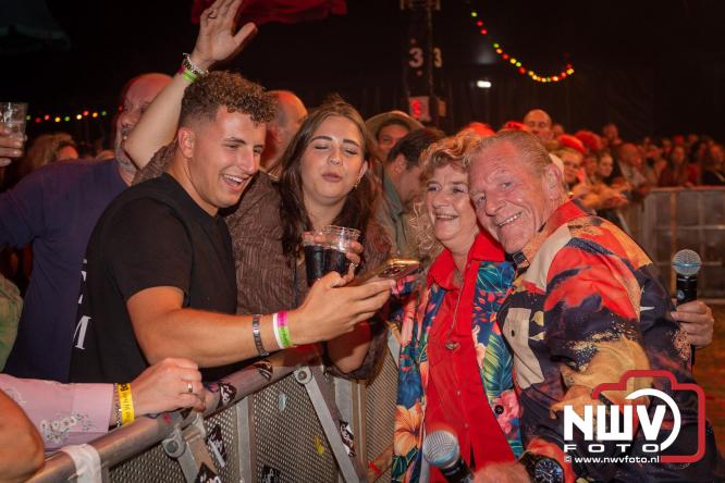 Feestknallers! Mega Piraten Festijn Oldebroek vult uitverkochte tent met oer-gezelligheid tijdens de 2025 editie. - © NWVFoto.nl