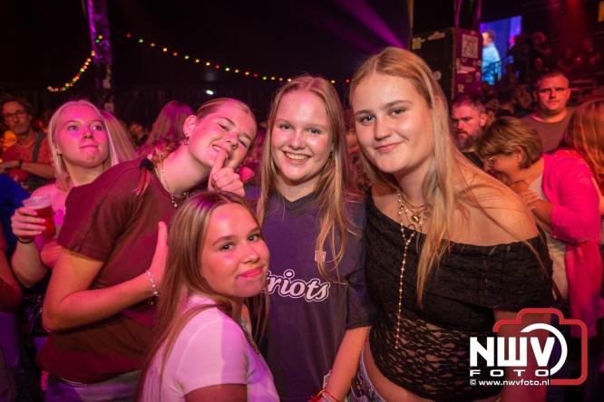 Feestknallers! Mega Piraten Festijn Oldebroek vult uitverkochte tent met oer-gezelligheid tijdens de 2025 editie. - © NWVFoto.nl