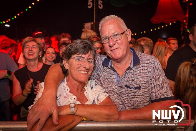 Feestknallers! Mega Piraten Festijn Oldebroek vult uitverkochte tent met oer-gezelligheid tijdens de 2025 editie. - © NWVFoto.nl
