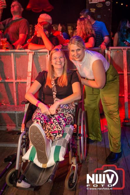 Feestknallers! Mega Piraten Festijn Oldebroek vult uitverkochte tent met oer-gezelligheid tijdens de 2025 editie. - © NWVFoto.nl