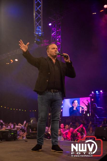 Feestknallers! Mega Piraten Festijn Oldebroek vult uitverkochte tent met oer-gezelligheid tijdens de 2025 editie. - © NWVFoto.nl