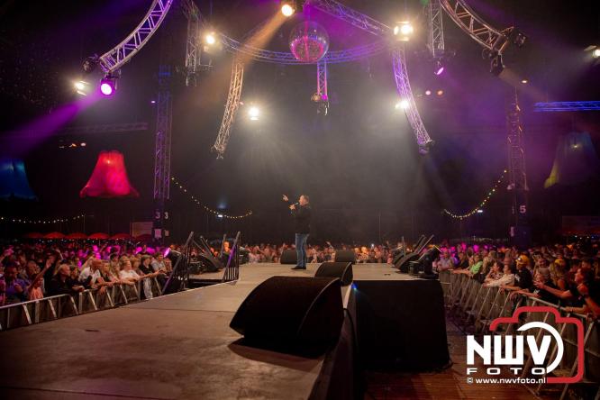 Feestknallers! Mega Piraten Festijn Oldebroek vult uitverkochte tent met oer-gezelligheid tijdens de 2025 editie. - © NWVFoto.nl