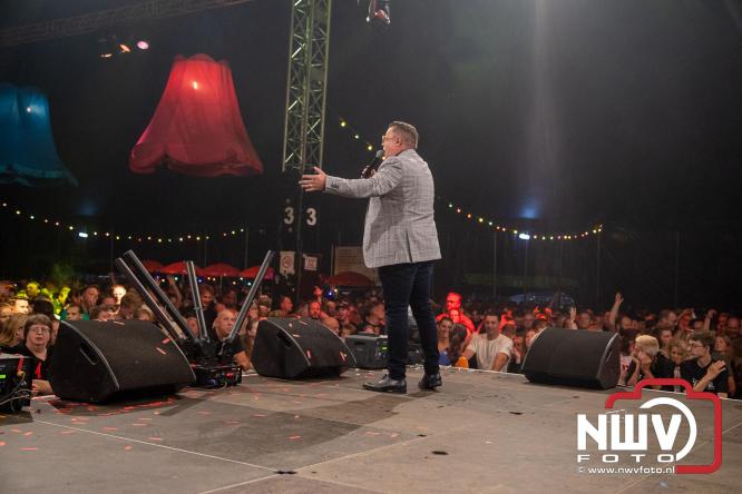 Feestknallers! Mega Piraten Festijn Oldebroek vult uitverkochte tent met oer-gezelligheid tijdens de 2025 editie. - © NWVFoto.nl