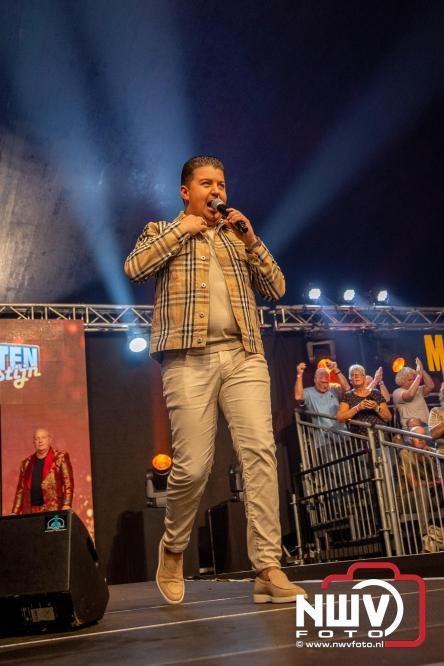 Feestknallers! Mega Piraten Festijn Oldebroek vult uitverkochte tent met oer-gezelligheid tijdens de 2025 editie. - © NWVFoto.nl