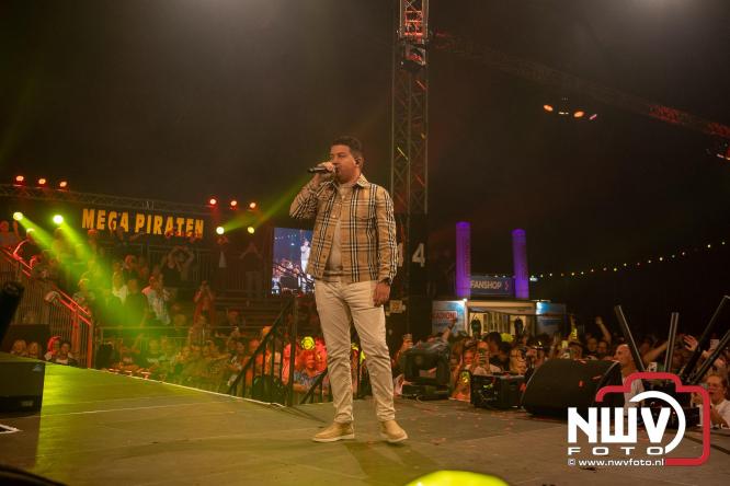 Feestknallers! Mega Piraten Festijn Oldebroek vult uitverkochte tent met oer-gezelligheid tijdens de 2025 editie. - © NWVFoto.nl