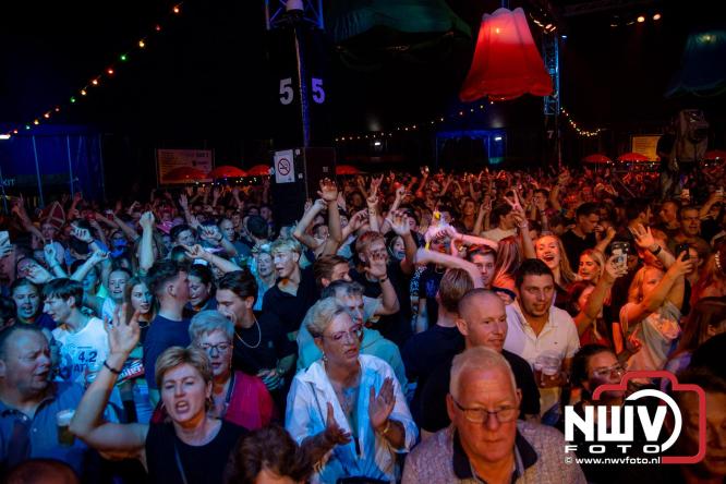 Feestknallers! Mega Piraten Festijn Oldebroek vult uitverkochte tent met oer-gezelligheid tijdens de 2025 editie. - © NWVFoto.nl