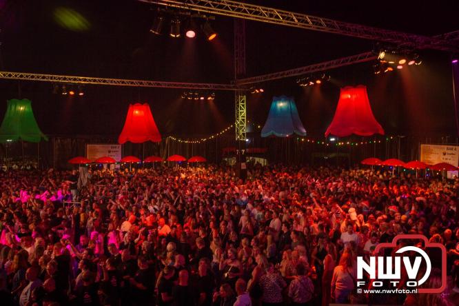 Feestknallers! Mega Piraten Festijn Oldebroek vult uitverkochte tent met oer-gezelligheid tijdens de 2025 editie. - © NWVFoto.nl