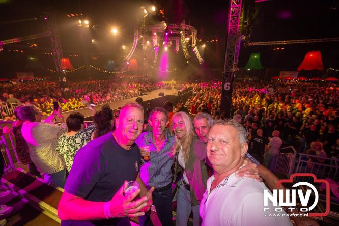 Feestknallers! Mega Piraten Festijn Oldebroek vult uitverkochte tent met oer-gezelligheid tijdens de 2025 editie. - © NWVFoto.nl