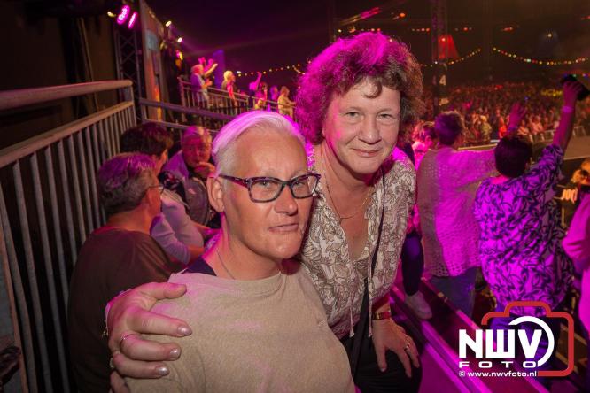 Feestknallers! Mega Piraten Festijn Oldebroek vult uitverkochte tent met oer-gezelligheid tijdens de 2025 editie. - © NWVFoto.nl