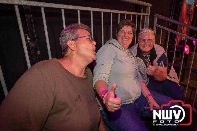 Feestknallers! Mega Piraten Festijn Oldebroek vult uitverkochte tent met oer-gezelligheid tijdens de 2025 editie. - © NWVFoto.nl