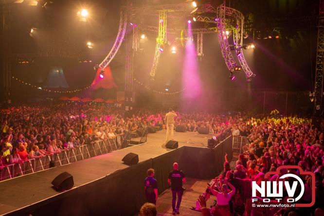 Feestknallers! Mega Piraten Festijn Oldebroek vult uitverkochte tent met oer-gezelligheid tijdens de 2025 editie. - © NWVFoto.nl