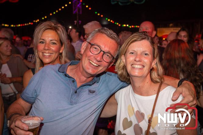 Feestknallers! Mega Piraten Festijn Oldebroek vult uitverkochte tent met oer-gezelligheid tijdens de 2025 editie. - © NWVFoto.nl