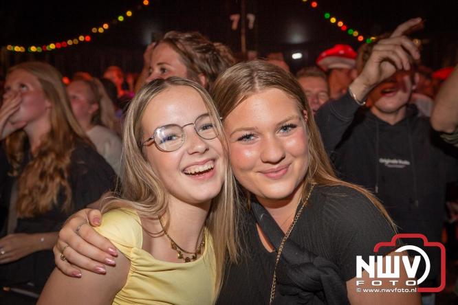 Feestknallers! Mega Piraten Festijn Oldebroek vult uitverkochte tent met oer-gezelligheid tijdens de 2025 editie. - © NWVFoto.nl