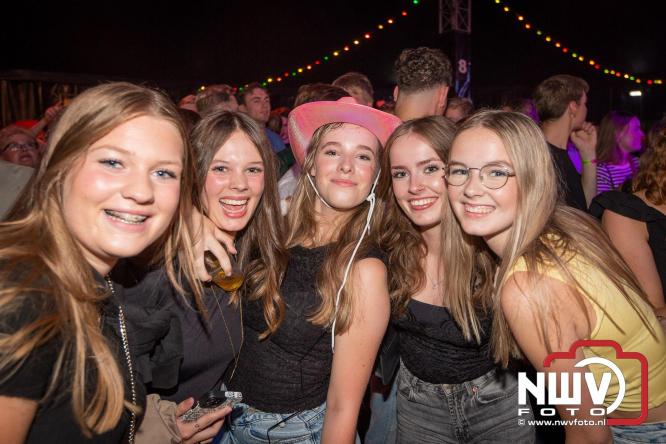 Feestknallers! Mega Piraten Festijn Oldebroek vult uitverkochte tent met oer-gezelligheid tijdens de 2025 editie. - © NWVFoto.nl