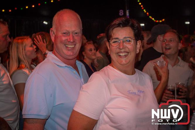 Feestknallers! Mega Piraten Festijn Oldebroek vult uitverkochte tent met oer-gezelligheid tijdens de 2025 editie. - © NWVFoto.nl