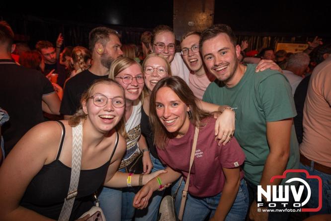 Feestknallers! Mega Piraten Festijn Oldebroek vult uitverkochte tent met oer-gezelligheid tijdens de 2025 editie. - © NWVFoto.nl