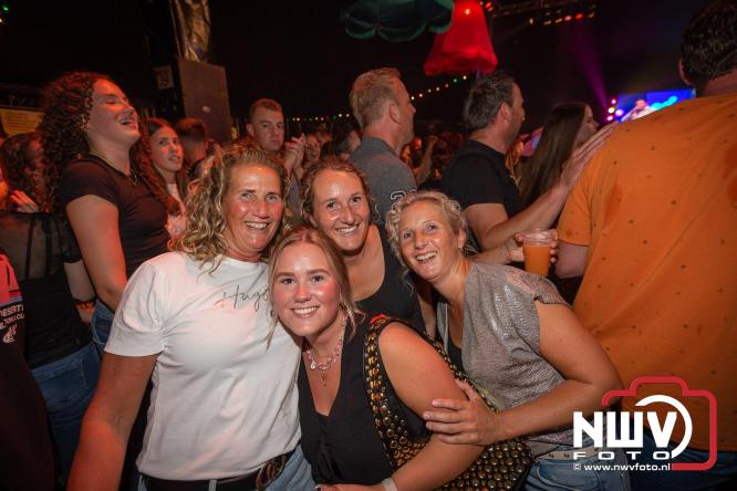 Feestknallers! Mega Piraten Festijn Oldebroek vult uitverkochte tent met oer-gezelligheid tijdens de 2025 editie. - © NWVFoto.nl