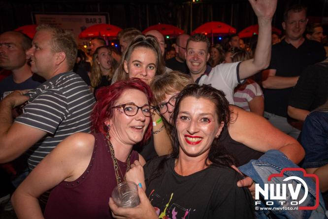 Feestknallers! Mega Piraten Festijn Oldebroek vult uitverkochte tent met oer-gezelligheid tijdens de 2025 editie. - © NWVFoto.nl