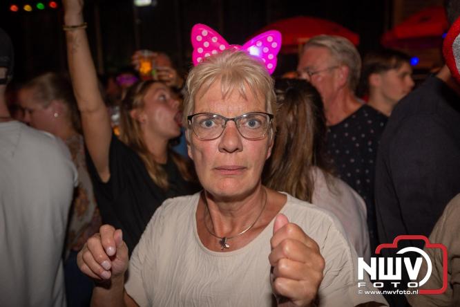 Feestknallers! Mega Piraten Festijn Oldebroek vult uitverkochte tent met oer-gezelligheid tijdens de 2025 editie. - © NWVFoto.nl