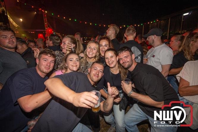 Feestknallers! Mega Piraten Festijn Oldebroek vult uitverkochte tent met oer-gezelligheid tijdens de 2025 editie. - © NWVFoto.nl