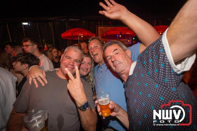 Feestknallers! Mega Piraten Festijn Oldebroek vult uitverkochte tent met oer-gezelligheid tijdens de 2025 editie. - © NWVFoto.nl