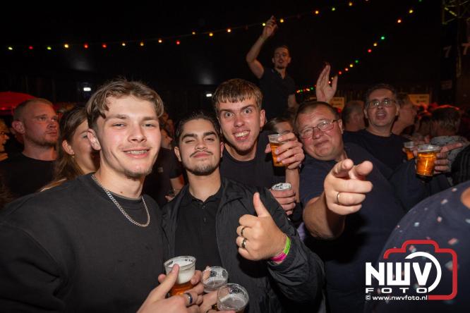 Feestknallers! Mega Piraten Festijn Oldebroek vult uitverkochte tent met oer-gezelligheid tijdens de 2025 editie. - © NWVFoto.nl