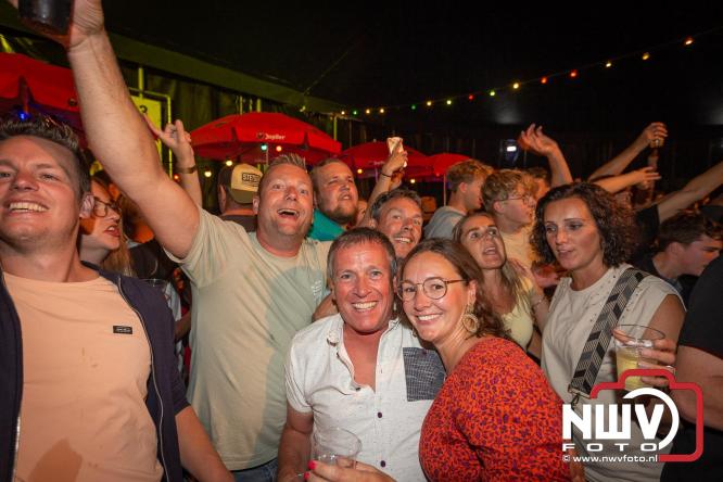 Feestknallers! Mega Piraten Festijn Oldebroek vult uitverkochte tent met oer-gezelligheid tijdens de 2025 editie. - © NWVFoto.nl