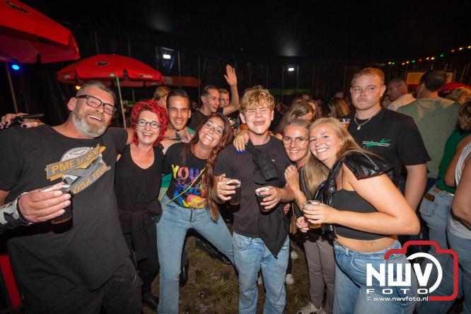 Feestknallers! Mega Piraten Festijn Oldebroek vult uitverkochte tent met oer-gezelligheid tijdens de 2025 editie. - © NWVFoto.nl