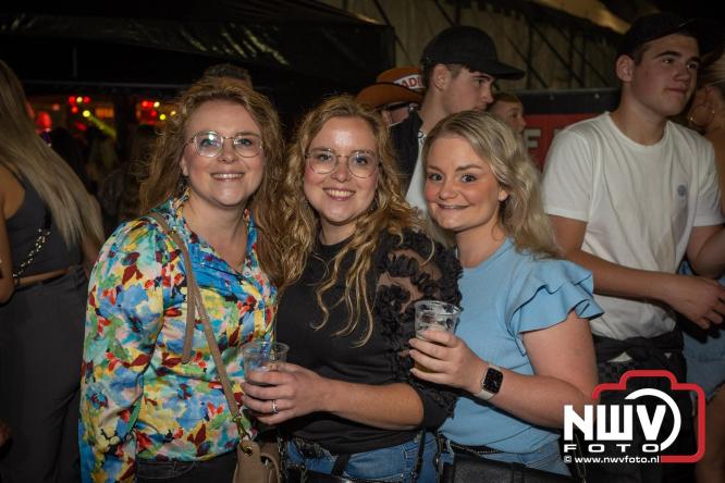 Feestknallers! Mega Piraten Festijn Oldebroek vult uitverkochte tent met oer-gezelligheid tijdens de 2025 editie. - © NWVFoto.nl