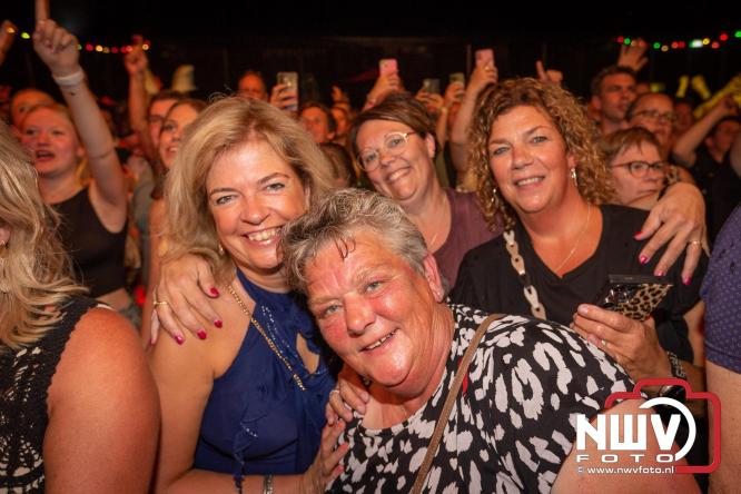 Feestknallers! Mega Piraten Festijn Oldebroek vult uitverkochte tent met oer-gezelligheid tijdens de 2025 editie. - © NWVFoto.nl