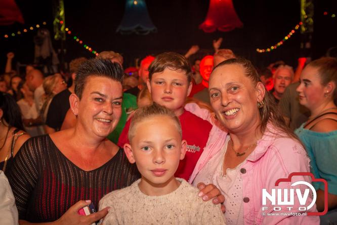 Feestknallers! Mega Piraten Festijn Oldebroek vult uitverkochte tent met oer-gezelligheid tijdens de 2025 editie. - © NWVFoto.nl