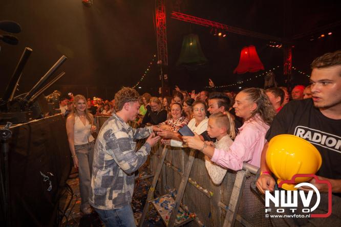 Feestknallers! Mega Piraten Festijn Oldebroek vult uitverkochte tent met oer-gezelligheid tijdens de 2025 editie. - © NWVFoto.nl