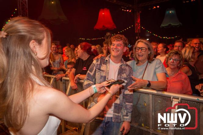 Feestknallers! Mega Piraten Festijn Oldebroek vult uitverkochte tent met oer-gezelligheid tijdens de 2025 editie. - © NWVFoto.nl