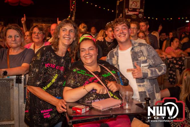 Feestknallers! Mega Piraten Festijn Oldebroek vult uitverkochte tent met oer-gezelligheid tijdens de 2025 editie. - © NWVFoto.nl