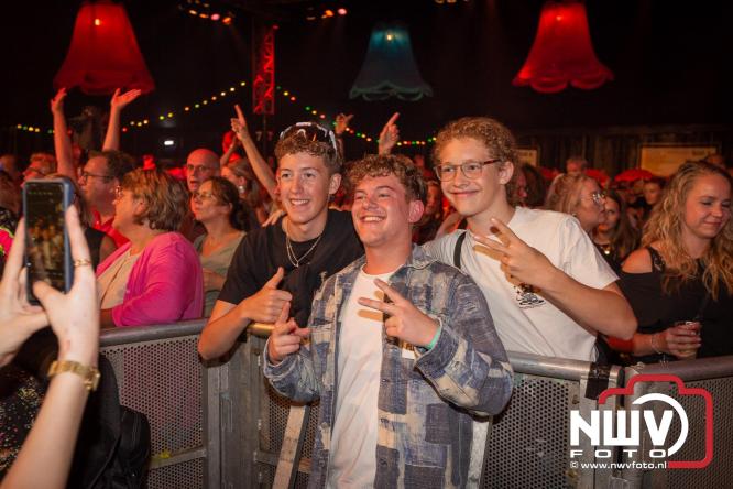Feestknallers! Mega Piraten Festijn Oldebroek vult uitverkochte tent met oer-gezelligheid tijdens de 2025 editie. - © NWVFoto.nl