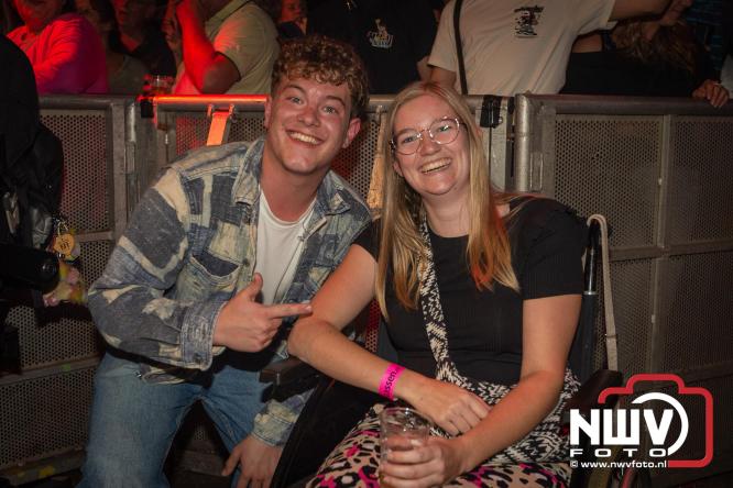 Feestknallers! Mega Piraten Festijn Oldebroek vult uitverkochte tent met oer-gezelligheid tijdens de 2025 editie. - © NWVFoto.nl